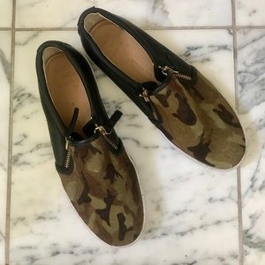 Banana Republic Slip on sneaker